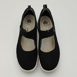 Clarks Women's Arla Air Mary Jane Flat